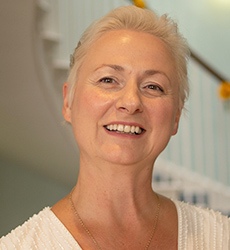 Photo of Dr Anna Barnes