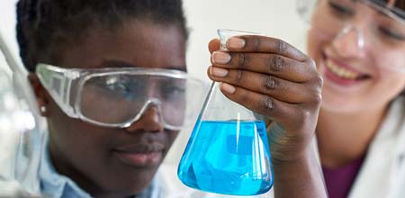 Feature image for New level 4 Medical Physics apprenticeship programme starts this summer